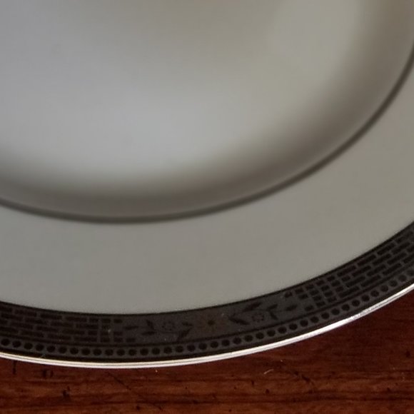 Wedgwood Marcasite 5 Piece Place Setting - Picture 3 of 13